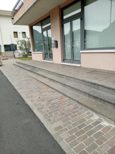 Gehweg_Porphyr_Fliesen